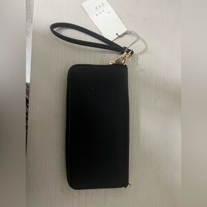 Black Wristlet Zip Wallet – Gold Hardware | New With Tags
